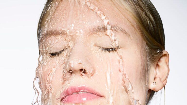 Glycerin for skin: the hydrating secret endorsed by dermatologists