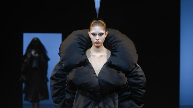 Overview of the viktor & rolf fall 2025 couture collection