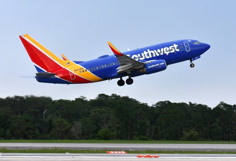 Southwest credit cards offer huge 100,000 point sign up bonuses