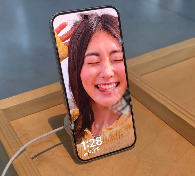 Google introduces its own magnetic accessory system with pixelsnap.
