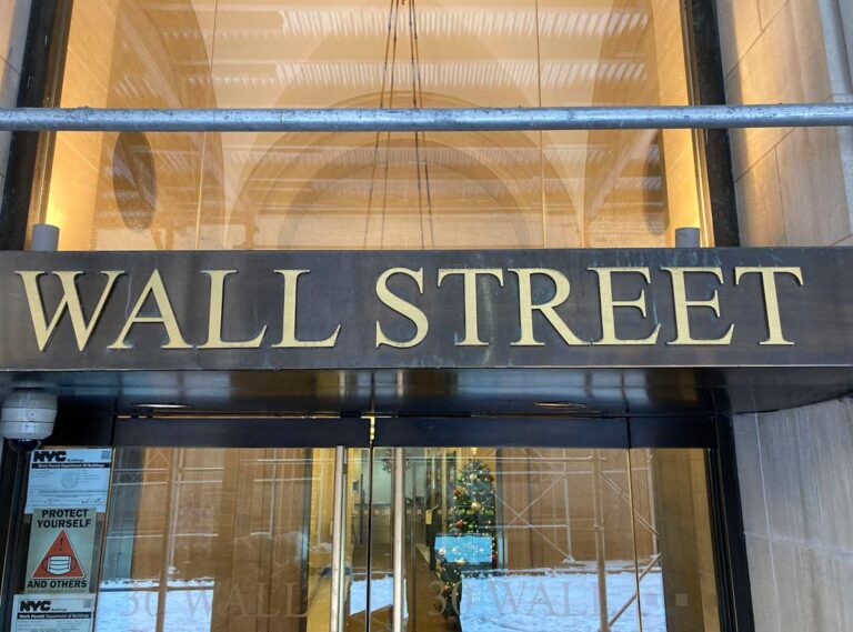 Futures for the Dow, S&P 500, and Nasdaq rise as attention turns to the potential government shutdown. Futures for the dow, s&p 500, and nasdaq rise as