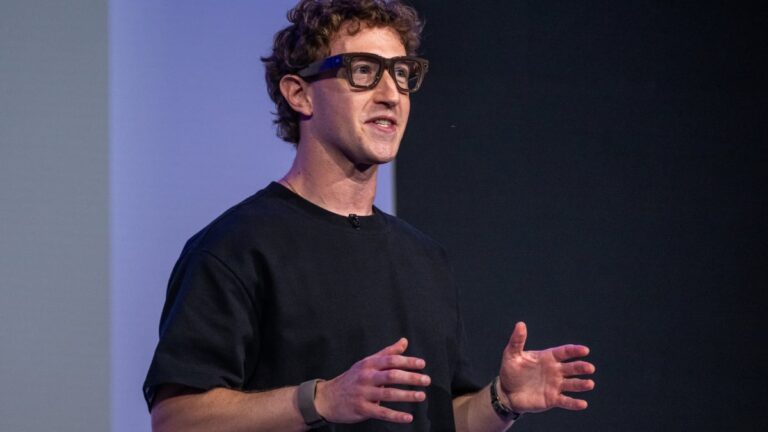 Zuckerberg's live demonstration of the watch meta ray ban display glasses