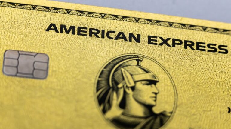 Reasons elite credit cards are competing for high-income consumers Reasons elite credit cards are competing for high income consumers