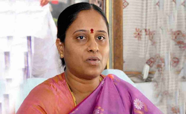 Telangana minister Surekha expresses remorse to the Chief Minister over her daughter’s outbursts. Telangana minister surekha expresses remorse to the chief minister over