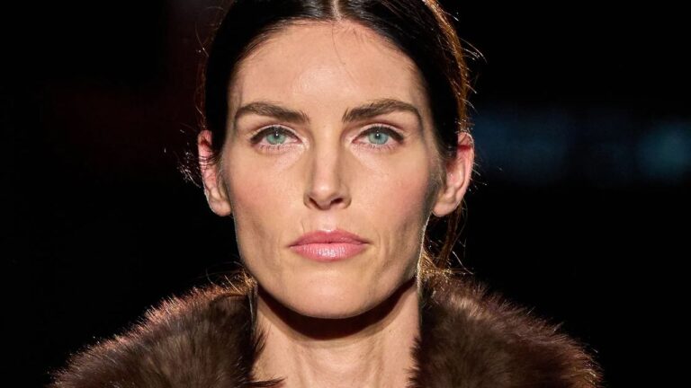 Top Eyeliners for Mature Women Provide an Instant Eye Lift Top eyeliners for mature women provide an instant eye lift