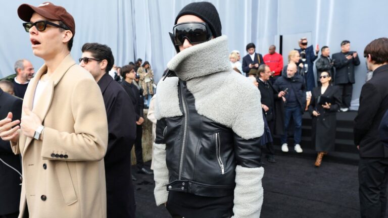 A Guide to Styling a Funnel-Neck Jacket for Street Fashion A Guide to Styling a Funnel Neck Jacket for Street Fashion