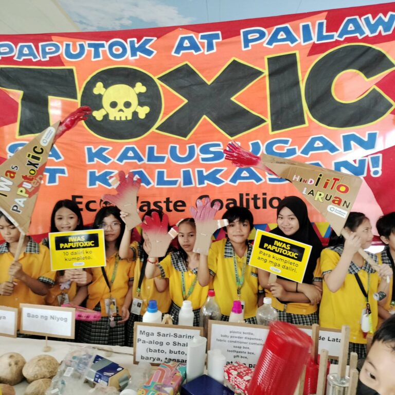 EcoWaste Coalition launches “Iwas Paputoxic” campaign to reduce injuries, fires, smoke, and waste before New Year’s Eve celebrations. EcoWaste Coalition launches "Iwas Paputoxic" campaign to reduce injuries, fires,