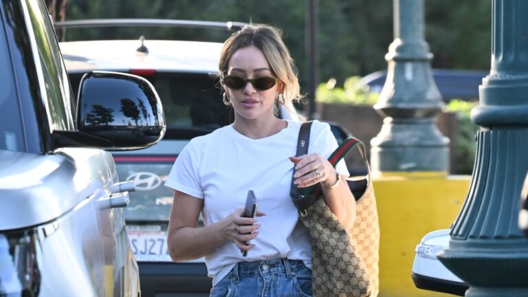 Hilary Duff's Old School Styling Tip Enhances Baggy Jeans and Flip Flops