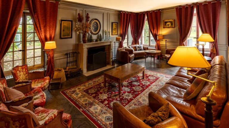 A mansion that was formerly owned by Karl Lagerfeld is