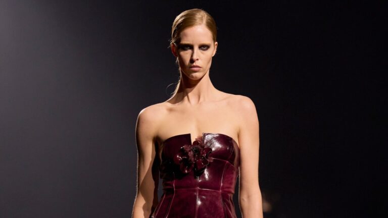 Elie Saab’s Fall 2026 collection drew inspiration from the 90s urban art movement. Elie Saab's Fall 2026 collection drew inspiration from the 90s