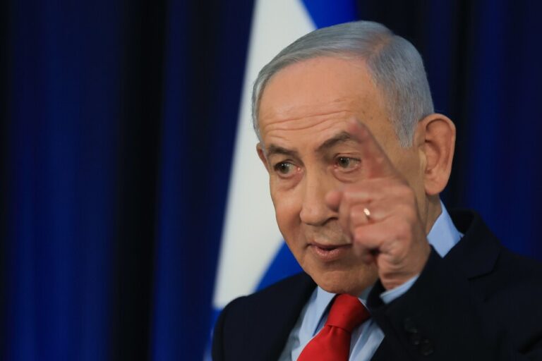 Israel approves budget that prolongs Netanyahu's tenure.