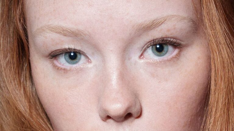 Techniques for Applying Eyeshadow on Hooded Eyes, as Recommended by