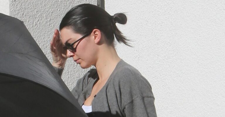 The Spring Footwear Style Los Angeles Fashionistas Pair with Leggings