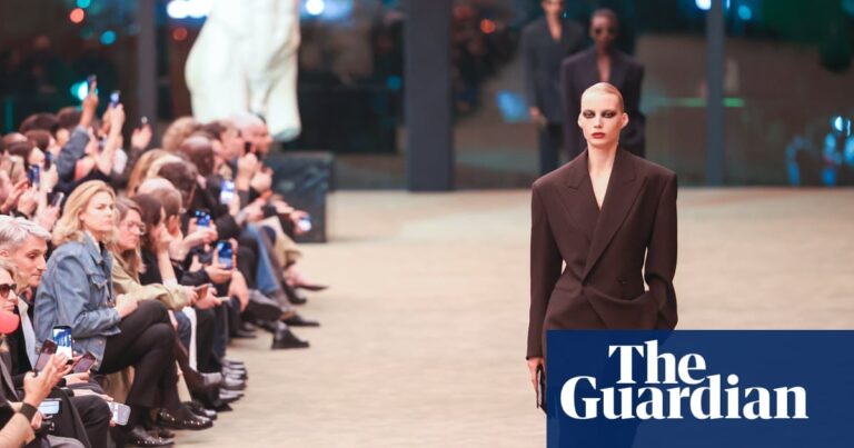 YSL shines at Paris Fashion Week with the comeback of the Le Smoking suit. YSL shines at Paris Fashion Week with the comeback of